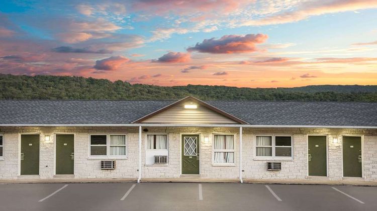 Knights Inn Pine Grove Exterior