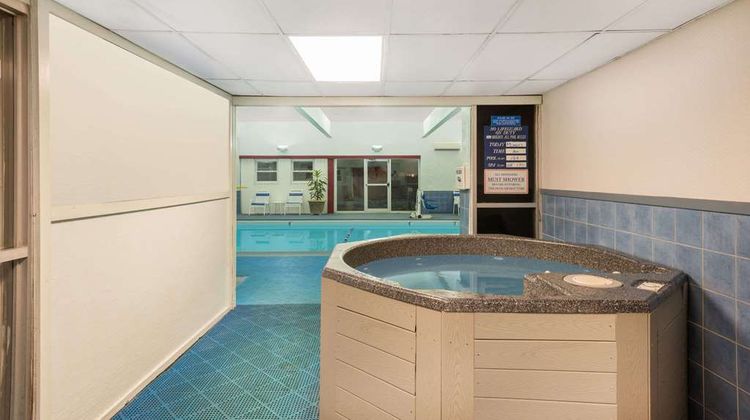 Ramada Plaza by Wyndham Portland Pool