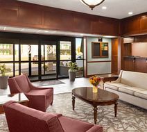 Ramada Plaza by Wyndham Portland Lobby