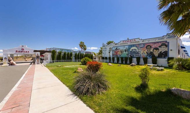 Ramada Kingman Exterior