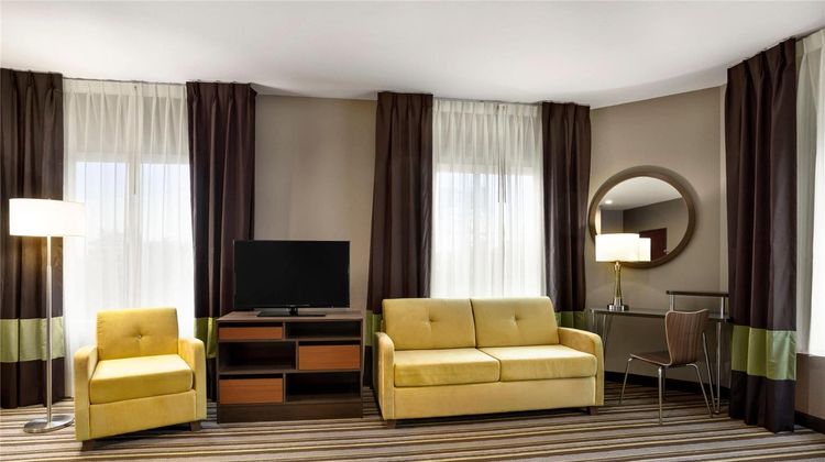 Super 8 Hershey Suite