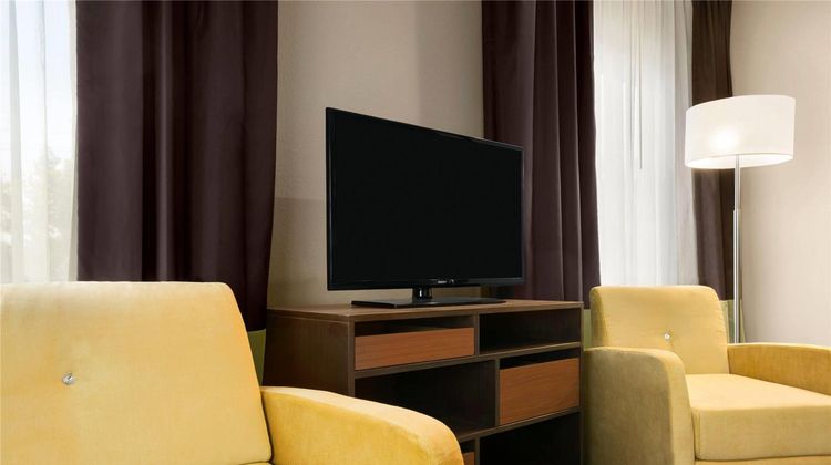 Super 8 Hershey Suite