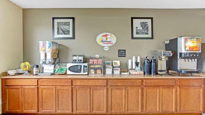 <b>Super 8 Gurnee Lobby</b>. Images powered by <a href="https://iceportal.shijigroup.com/" title="IcePortal" target="_blank">IcePortal</a>.