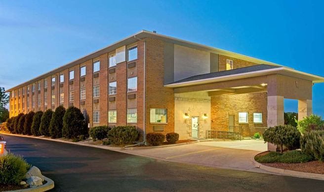 Super 8 Gurnee Exterior