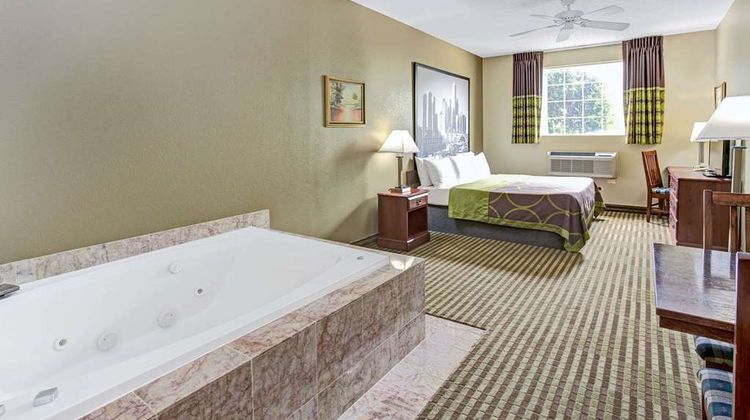 Super 8 Gurnee Suite