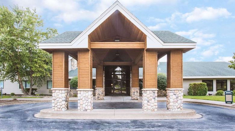 Super 8 Davenport Exterior. Images powered by <a href="https://iceportal.shijigroup.com" target="_blank" rel="noopener">Ice Portal</a>.