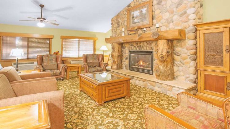 Super 8 Davenport Lobby