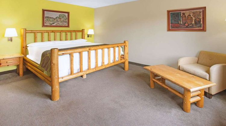 Super 8 Davenport Room