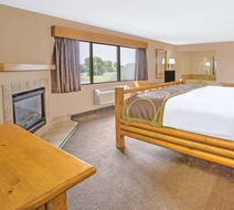 Super 8 Davenport Room