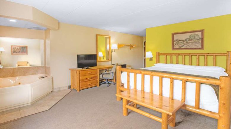 <b>Super 8 Davenport Room</b>. Images powered by <a href="https://iceportal.shijigroup.com/" title="IcePortal" target="_blank">IcePortal</a>.