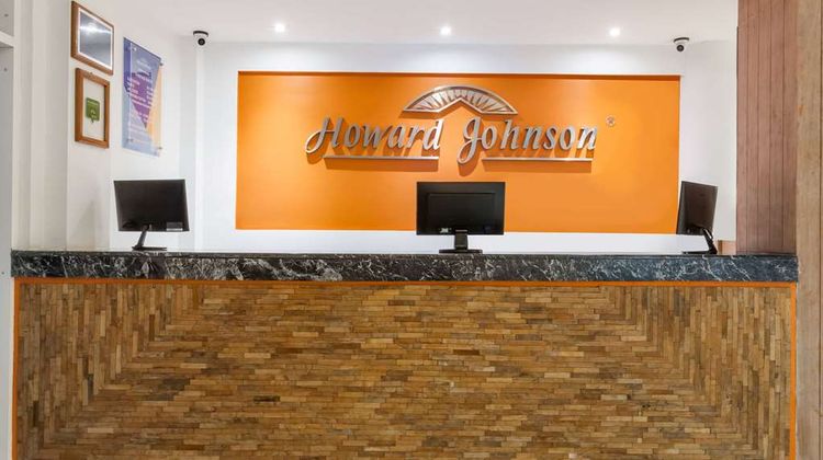 Howard Johnson Leon Avenida Lobby