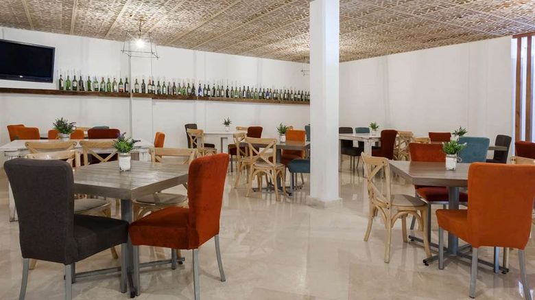 <b>Howard Johnson Leon Avenida Restaurant</b>. Images powered by <a href="https://iceportal.shijigroup.com/" title="IcePortal" target="_blank">IcePortal</a>.