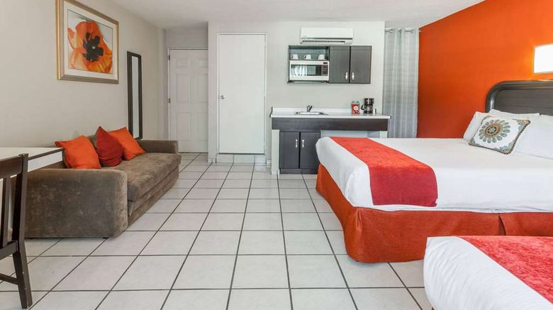 <b>Howard Johnson Leon Avenida Room</b>. Images powered by <a href="https://iceportal.shijigroup.com/" title="IcePortal" target="_blank">IcePortal</a>.