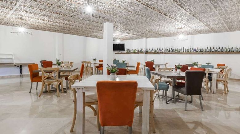 <b>Howard Johnson Leon Avenida Restaurant</b>. Images powered by <a href="https://iceportal.shijigroup.com/" title="IcePortal" target="_blank">IcePortal</a>.