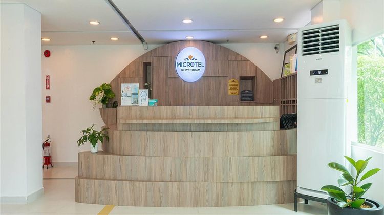 Microtel by Wyndham UP Technohub Lobby