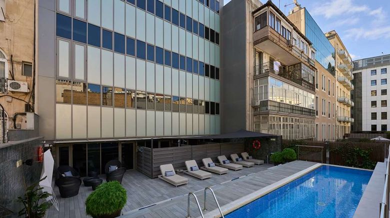 <b>Catalonia Square Hotel Pool</b>. Images powered by <a href="https://iceportal.shijigroup.com/" title="IcePortal" target="_blank">IcePortal</a>.