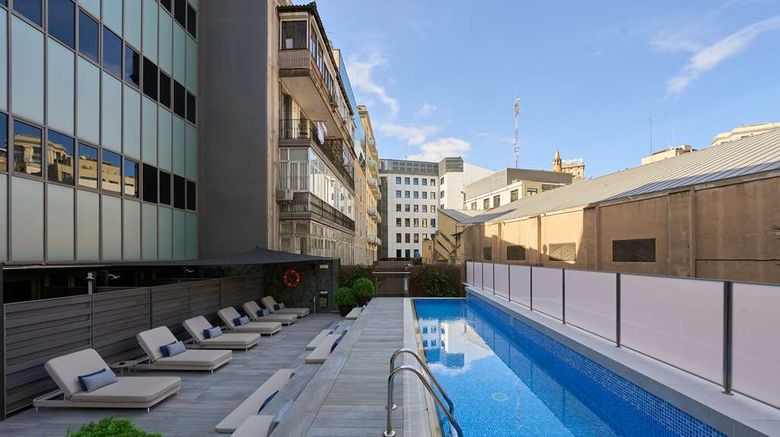 <b>Catalonia Square Hotel Pool</b>. Images powered by <a href="https://iceportal.shijigroup.com/" title="IcePortal" target="_blank">IcePortal</a>.