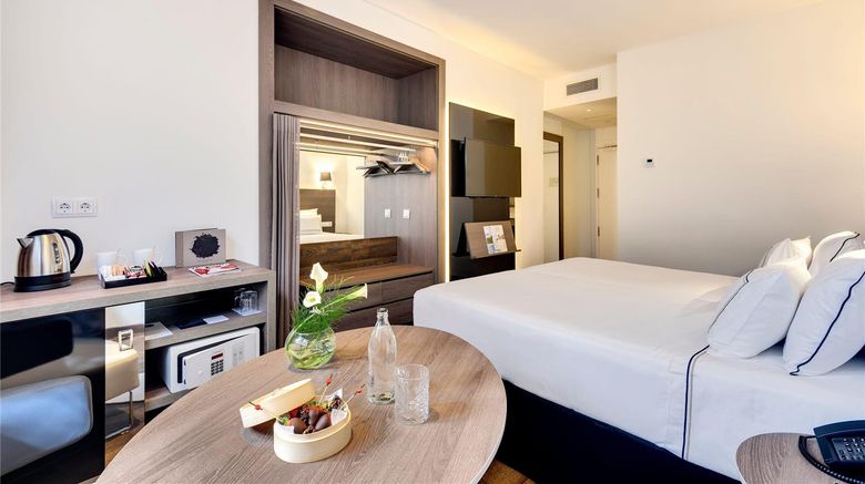 <b>Melia Madrid Serrano Room</b>. Images powered by <a href="https://iceportal.shijigroup.com/" title="IcePortal" target="_blank">IcePortal</a>.