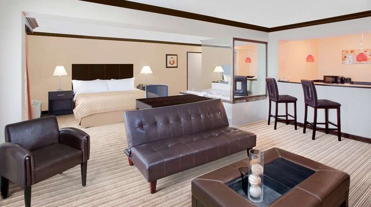 Wyndham Garden Schaumburg Chicago NW Suite