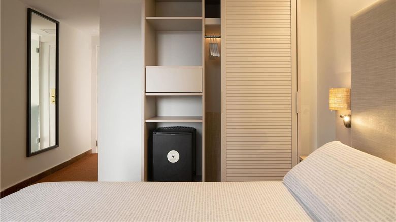 <b>Sol Costablanca Room</b>. Images powered by <a href="https://iceportal.shijigroup.com/" title="IcePortal" target="_blank">IcePortal</a>.