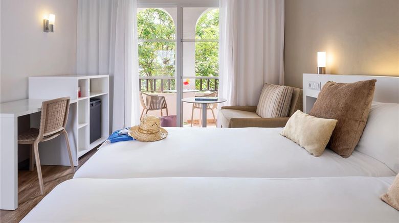 <b>Sol Falco Room</b>. Images powered by <a href="https://iceportal.shijigroup.com/" title="IcePortal" target="_blank">IcePortal</a>.