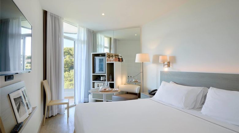 <b>Melia Cala Galdana Room</b>. Images powered by <a href="https://iceportal.shijigroup.com/" title="IcePortal" target="_blank">IcePortal</a>.