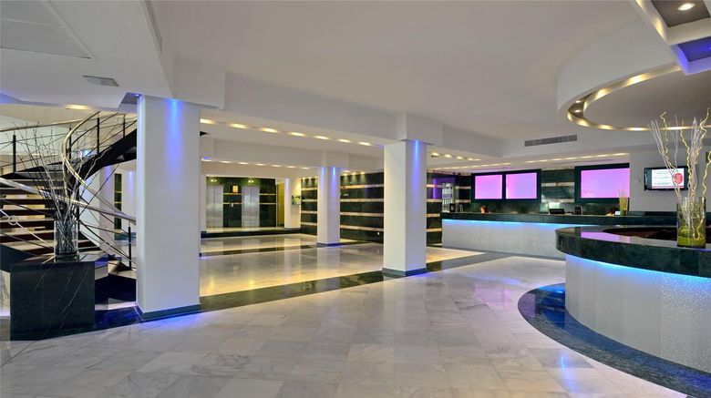 <b>Sol Milanos Pinguinos Exterior</b>. Images powered by <a href="https://iceportal.shijigroup.com/" title="IcePortal" target="_blank">IcePortal</a>.