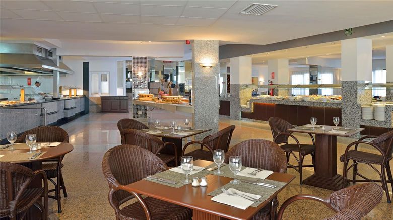 <b>Sol Milanos Pinguinos Restaurant</b>. Images powered by <a href="https://iceportal.shijigroup.com/" title="IcePortal" target="_blank">IcePortal</a>.