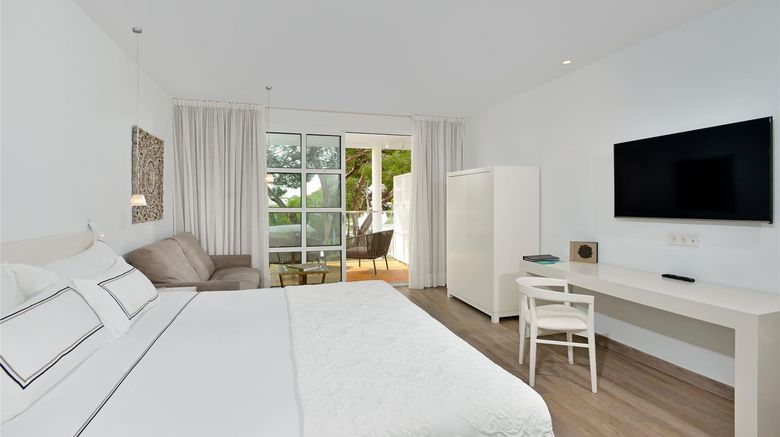 <b>Melia Cala d'Or Boutique Hotel Room</b>. Images powered by <a href="https://iceportal.shijigroup.com/" title="IcePortal" target="_blank">IcePortal</a>.