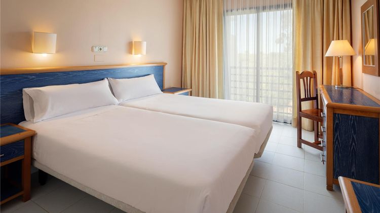 Sol Sancti Petri Apartamentos Room
