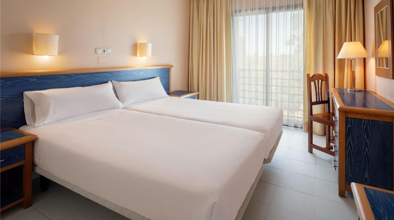 <b>Sol Sancti Petri Apartamentos Room</b>. Images powered by <a href="https://iceportal.shijigroup.com/" title="IcePortal" target="_blank">IcePortal</a>.