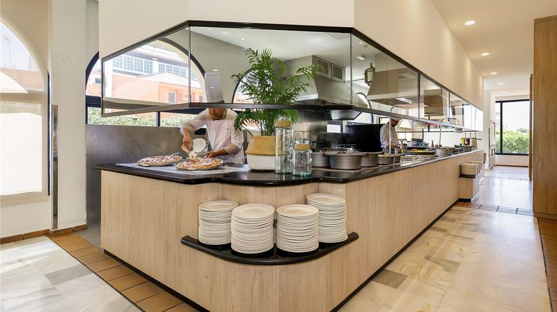 <b>Sol Sancti Petri Apartamentos Restaurant</b>. Images powered by <a href="https://iceportal.shijigroup.com/" title="IcePortal" target="_blank">IcePortal</a>.