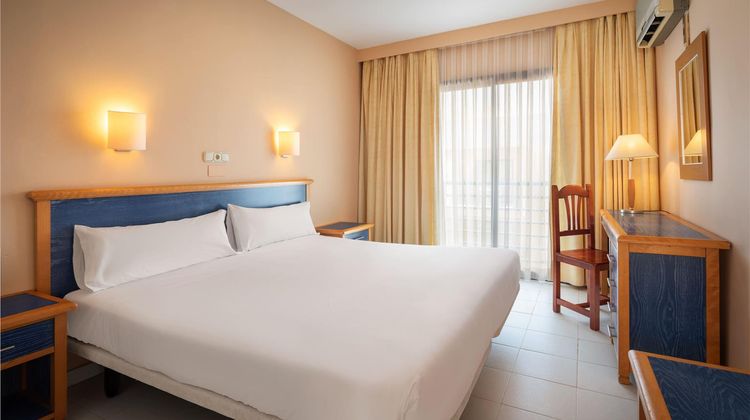 Sol Sancti Petri Apartamentos Room