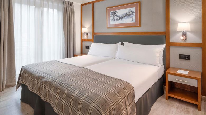 <b>Hotel Vielha Baqueira, Affiliated Melia Room</b>. Images powered by <a href="https://iceportal.shijigroup.com/" title="IcePortal" target="_blank">IcePortal</a>.