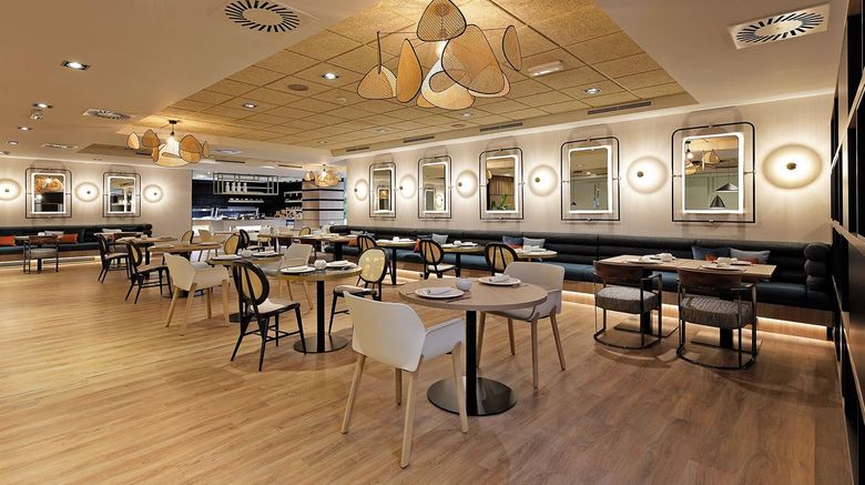 <b>Melia Avenida America Restaurant</b>. Images powered by <a href="https://iceportal.shijigroup.com/" title="IcePortal" target="_blank">IcePortal</a>.