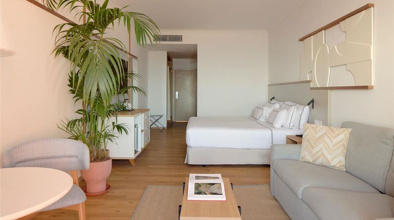 <b>Melia Jardines Del Teide Room</b>. Images powered by <a href="https://iceportal.shijigroup.com/" title="IcePortal" target="_blank">IcePortal</a>.