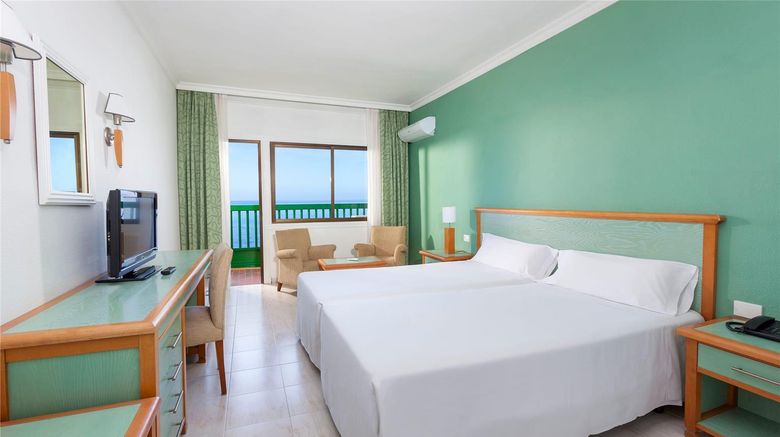<b>Sol Puerto de la Cruz Tenerife Room</b>. Images powered by <a href="https://iceportal.shijigroup.com/" title="IcePortal" target="_blank">IcePortal</a>.