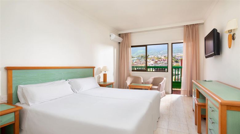 <b>Sol Puerto de la Cruz Tenerife Room</b>. Images powered by <a href="https://iceportal.shijigroup.com/" title="IcePortal" target="_blank">IcePortal</a>.