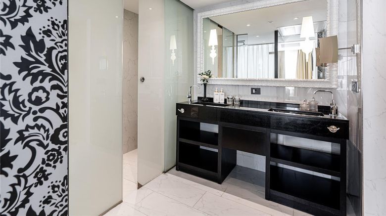 <b>Gran Melia Colon Room</b>. Images powered by <a href="https://iceportal.shijigroup.com/" title="IcePortal" target="_blank">IcePortal</a>.