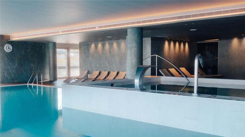 <b>Melia Ria Pool</b>. Images powered by <a href="https://iceportal.shijigroup.com/" title="IcePortal" target="_blank">IcePortal</a>.