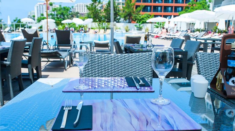 <b>Melia Madeira Mare Resort Spa Restaurant</b>. Images powered by <a href="https://iceportal.shijigroup.com/" title="IcePortal" target="_blank">IcePortal</a>.
