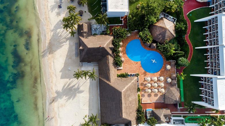 <b>Melia Cozumel Beach & Golf Resort Pool</b>. Images powered by <a href="https://iceportal.shijigroup.com/" title="IcePortal" target="_blank">IcePortal</a>.