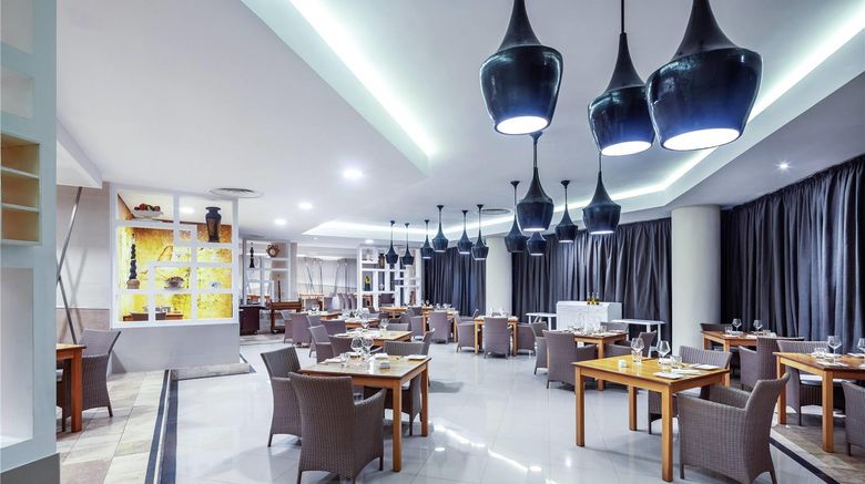<b>Melia Varadero Restaurant</b>. Images powered by <a href="https://iceportal.shijigroup.com/" title="IcePortal" target="_blank">IcePortal</a>.