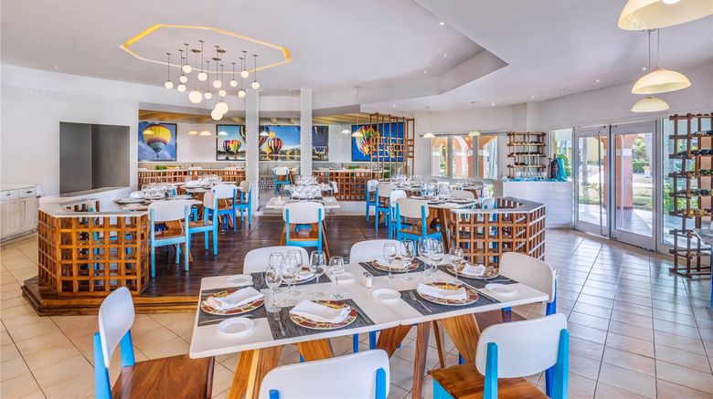 <b>Melia Las Antillas Restaurant</b>. Images powered by <a href="https://iceportal.shijigroup.com/" title="IcePortal" target="_blank">IcePortal</a>.