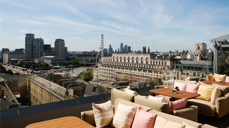 <b>ME London Exterior</b>. Images powered by <a href="https://iceportal.shijigroup.com/" title="IcePortal" target="_blank">IcePortal</a>.