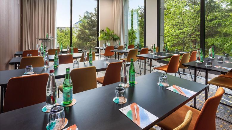 <b>Melia Luxembourg Hotel Restaurant</b>. Images powered by <a href="https://iceportal.shijigroup.com/" title="IcePortal" target="_blank">IcePortal</a>.