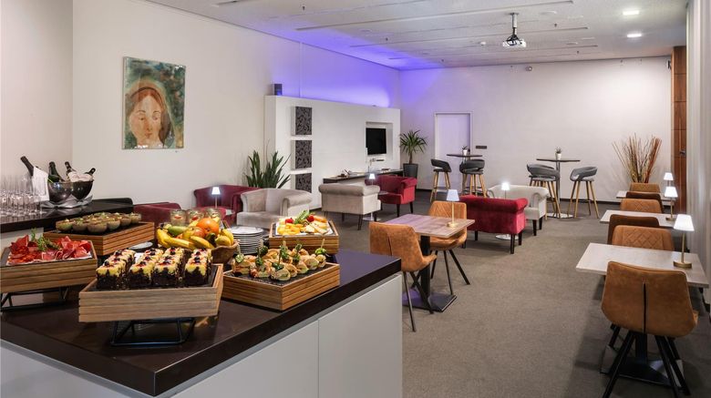 <b>Melia Luxembourg Hotel Restaurant</b>. Images powered by <a href="https://iceportal.shijigroup.com/" title="IcePortal" target="_blank">IcePortal</a>.