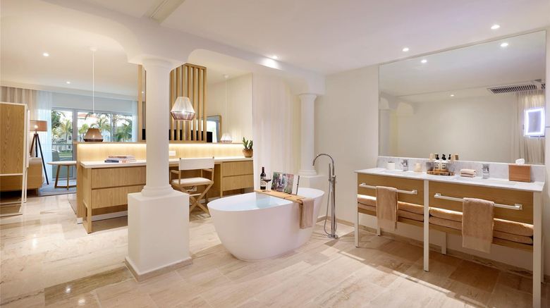 <b>Paradisus Palma Real Golf & Spa Resort Room</b>. Images powered by <a href="https://iceportal.shijigroup.com/" title="IcePortal" target="_blank">IcePortal</a>.