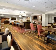 Hampton Inn Butler Lobby