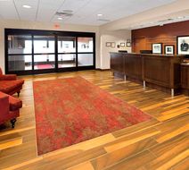Hampton Inn Butler Lobby
